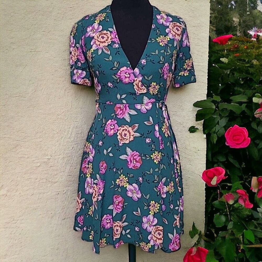Gianni Bini Flare A-Line Dress Wrap Small Short Sleeve Green Floral
